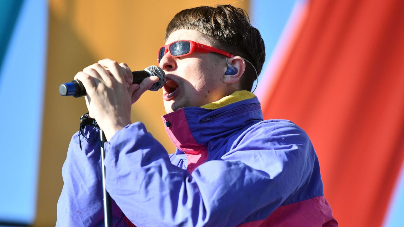 Queda de helicóptero no Rio mata 6, incluindo cantor Oliver Tree
