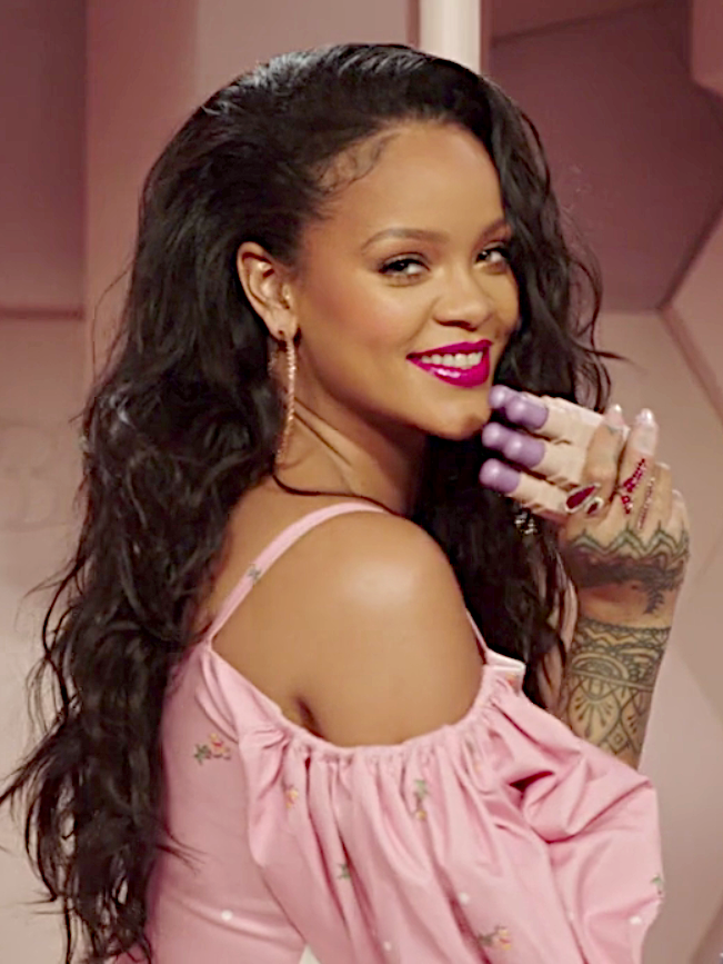 Rihanna estrela novo ensaio da Savage X Fenty e movimenta fãs
