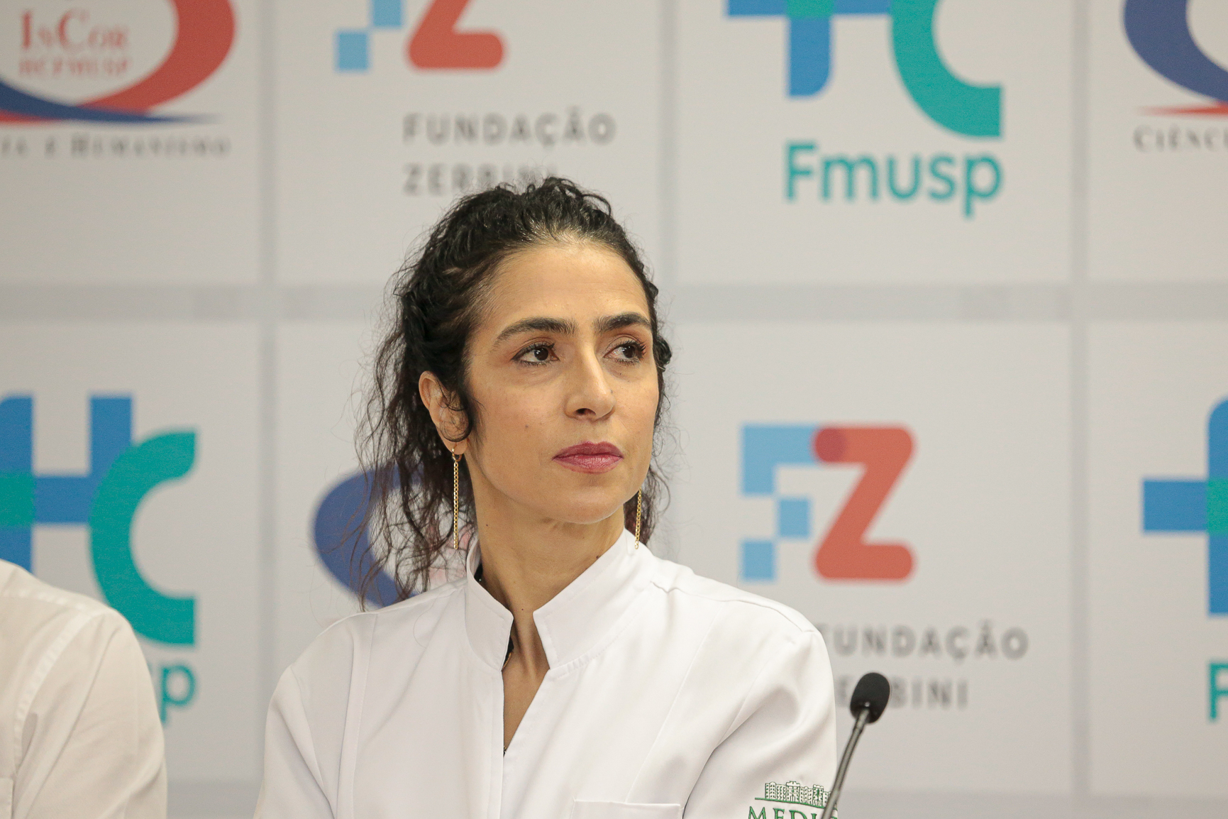 Filhos de Marisa Monte acompanham cantora em rara aparição na USP